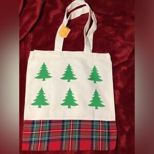 NWT Festive Green and White Tote Bag